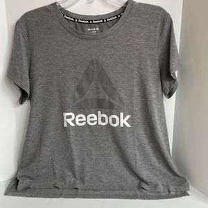 Reebok super soft logo boxy fit short sleeve T-shirt size large